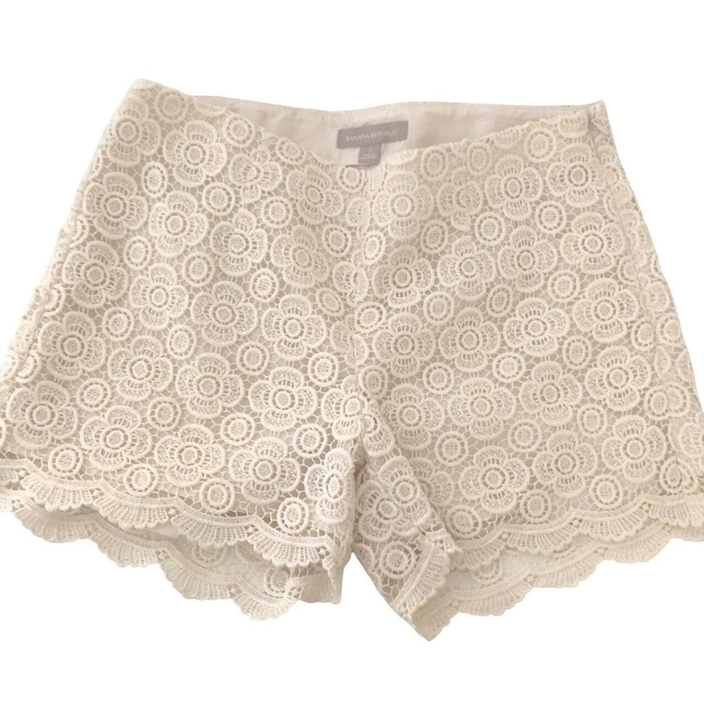 BANANA REPUBLIC Cream Floral Eyelet Lace Scalloped‎ Shorts Sz 6 Cottage Coquette